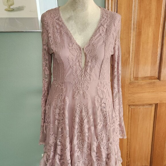 As Seen On Taylor Swift: Free People Reign Over Me Lace Dress - Picture 6 of 16